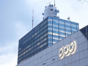 防止播音员“讲真话”,NHK开始预录中文新闻