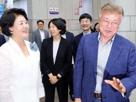 韩媒:文在寅夫妇银行账户因前女婿而受到韩国检方调查