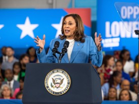 首谈经济愿景被经济学家打“不及格” 同一议题、同一地点:哈里斯与特朗普针尖对麦芒