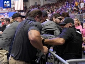 美国一男子在特朗普竞选集会上冲入媒体区 被警方制服