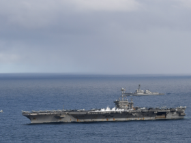 美军已在中国周边部署两支航母编队 对俄方向却没有