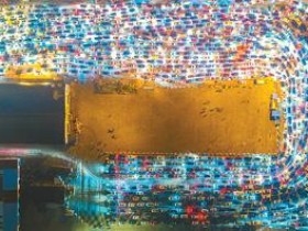 雾锁海峡的海口:交警过年不放假 每200米设志愿点