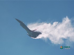 中国歼10B超机动能力有一先天缺陷 距离实战还很远