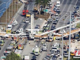 美佛罗里达一座在建天桥坍塌致多人死伤 搜救持续