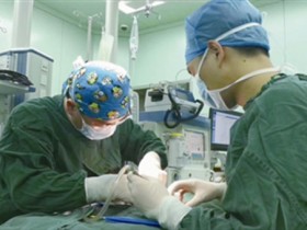 新生儿危在旦夕 救护车疾驶18小时从重庆送到杭州